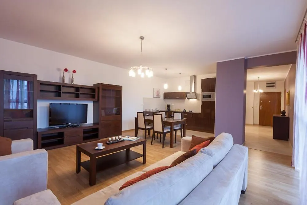 City Aparthotel Wola 3*, Varsó