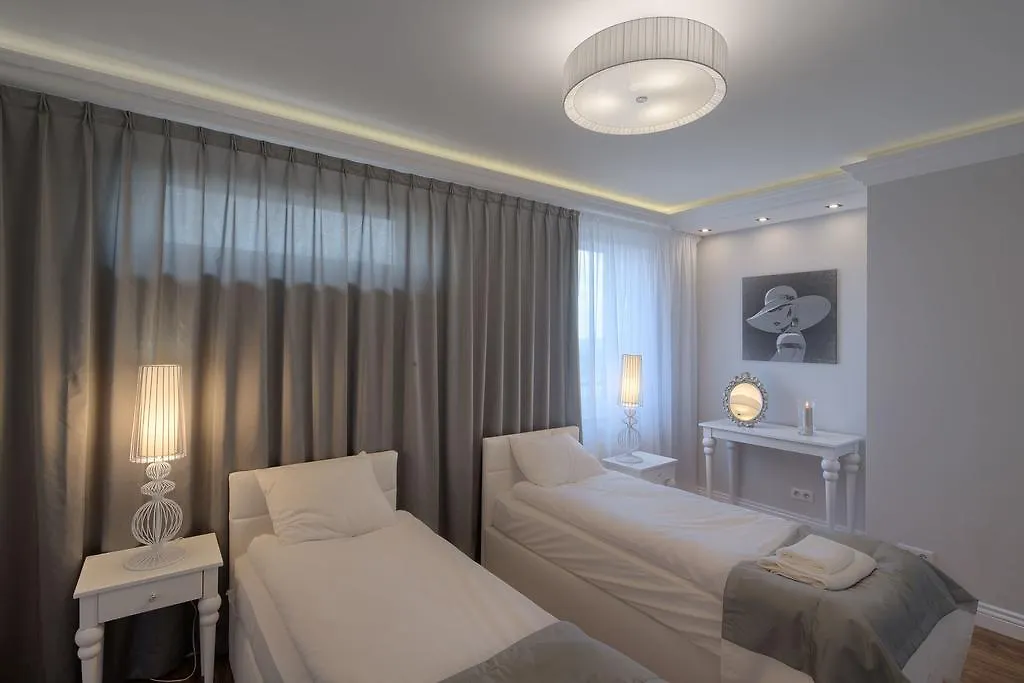 City Aparthotel Wola Polska
