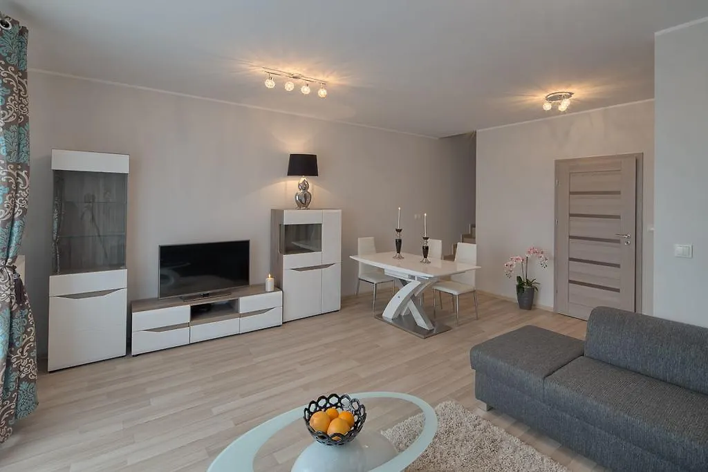 ***  City Aparthotel Wola Pologne